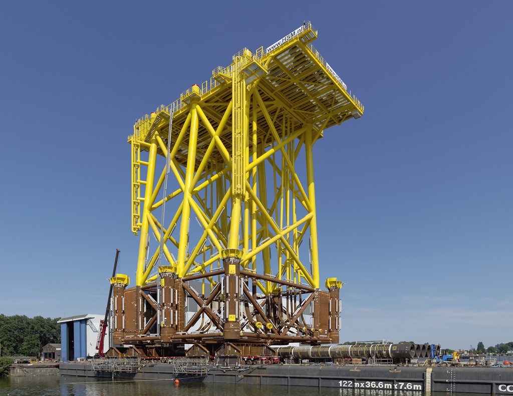 Load-out-Jacket-offshore-transformatorplatform-TenneT-2